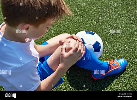 Injury of the knee in the boy football soccer player Stock Photo: 156157922 - Alamy