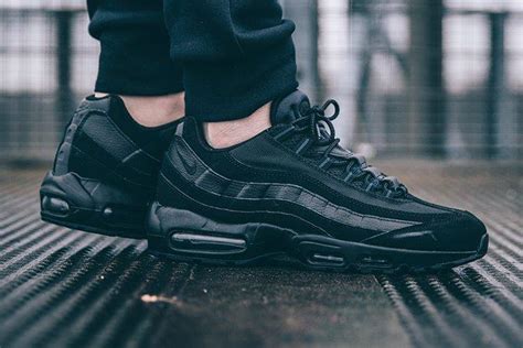 Nike Air Max 95 (Triple Black) - Releases