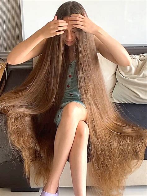 VIDEO - Super long, perfect Rapunzel hair - RealRapunzels