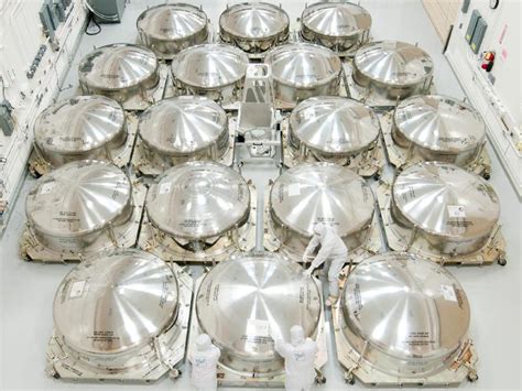 Webb telescope uses powerful mirrors to detect distant light