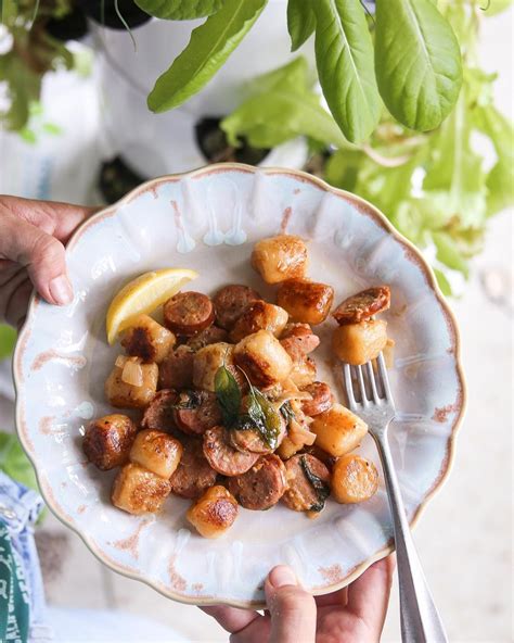 Alex Snodgrass 🍴 on Instagram: “YUMMY! This Easy Creamy Sage + Sausage Cauliflower Gnocchi ...