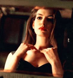 Anne Hathaway Fierce GIF - AnneHathaway Fierce - Discover & Share GIFs