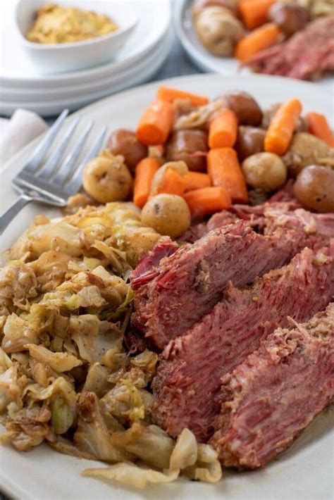 Quick and Easy Crock Pot Corned Beef Dinner | Foodtalk