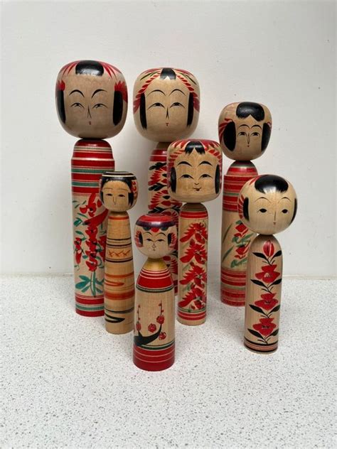 Seven vintage Japanese Kokeshi dolls in different styles - Catawiki