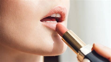 How to Apply Lipstick Without Mistakes - L’Oréal Paris
