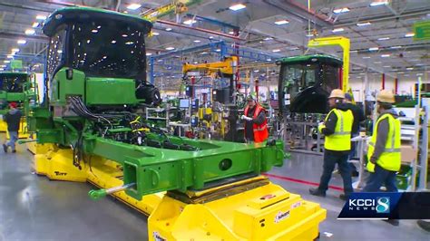 Exclusive: Go behind the scenes at massive John Deere plant - YouTube