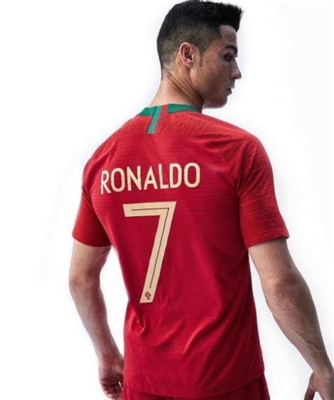 Portugal apresenta novas camisas 1 e 2 para a Copa do Mundo com Cristiano Ronaldo de modelo ...