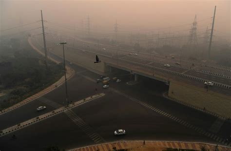 Delhi homeless to be given masks as smog worsens: official