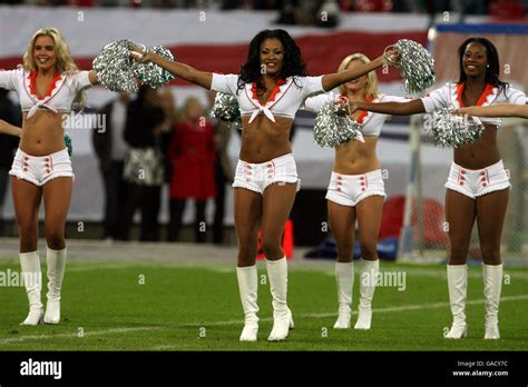 New york giants cheerleaders hi-res stock photography and images - Alamy