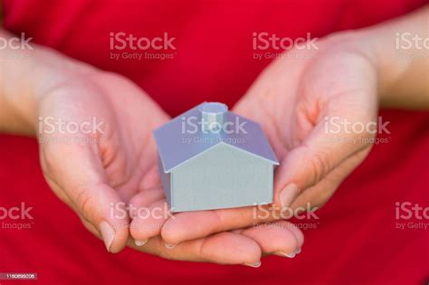 3d Printed House In Female Hands Stock Photo - Download Image Now - 3D Printing, Architect ...
