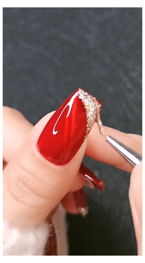 RED & GLITTER NAIL DESIGN 😍 #red #nails #glitter #rednailsglitter Red Nail Art, Pretty Nail Art ...
