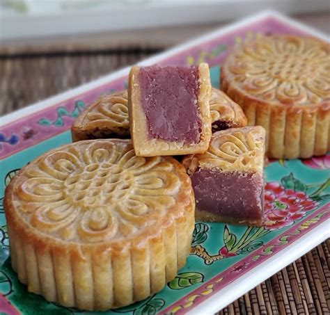 Blackberry Lotus Seed Mooncake – Recipes We Cherish