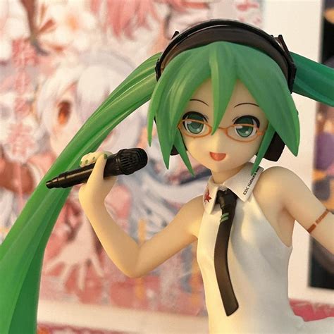 Hatsune Miku 1/8 Scale Figure - Happykuji 2014... - Depop