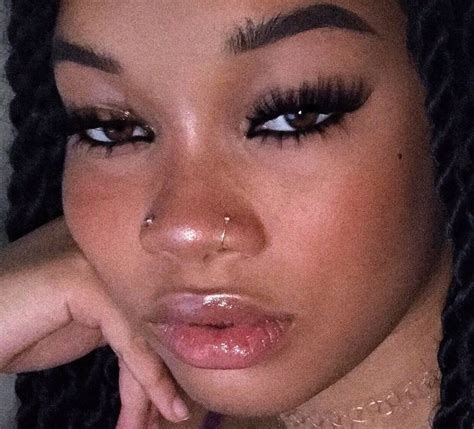 babytravae 🦇 on Twitter | Cute nose piercings, Septum piercing black girl, Pretty makeup