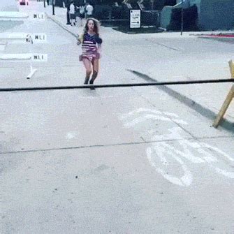 SPIFFY GIF GALLERY – 20+ GREAT GIFS | Funny people falling, Funny gif, Funny people