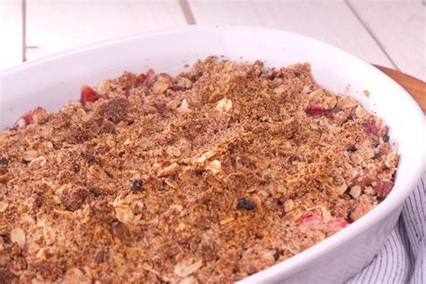 Vegan Rhubarb Crumble | Meatless Makeovers