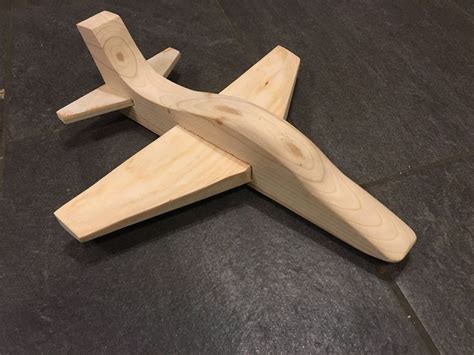 Wooden toy jet airplane model by Hardwickwoodworks on Etsy | Brinquedos de madeira para crianças ...