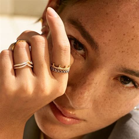 Clear Sparkling Crown Ring | Gold plated | Pandora US