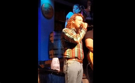 Morgan Wallen Delivers Surprise Performance Of “Cover Me Up” At Kid Rock’s Bar In Nashville ...