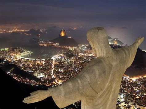 Interesting Photo of the Day: Christ Statue Over Rio at Night