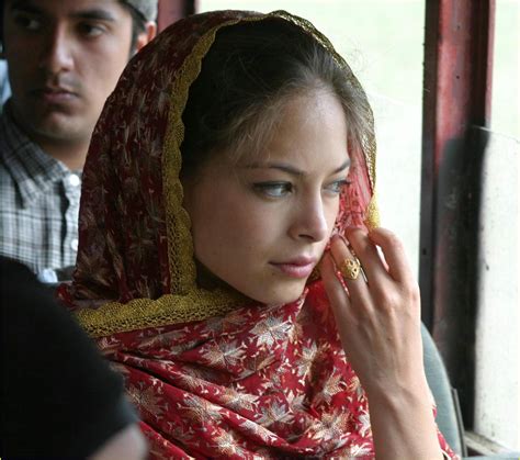 Kristin Kreuk in Partition: Photo 347231 | Kristin Kreuk, Neve Campbell ...