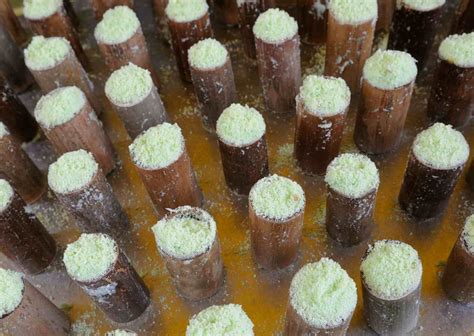 Kue Putu Bambu Camilan Manis dan Gurih | Atourin Blog