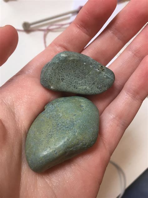 What are these green rocks from Lake Ontario? : r/whatsthisrock