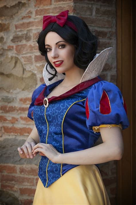 For more: https://instagram.com/fiorediluna.cosplay Snow White Cosplay, Disney Classroom, Disney ...