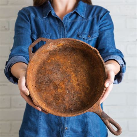 How To Remove Rust From Cast Iron Pots And Pans - HOWTORMEOV