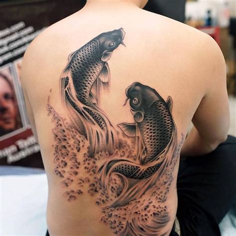 Tatouage carpe koi – la force tranquille | Koi fish tattoo, Koi tattoo, Koi tattoo design