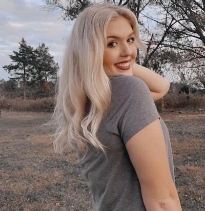 Midwestemma (Emma Claire) On Tiktok, Age, Boyfriend, Onlyfans