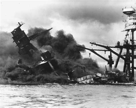 Sinking USS Arizona - Pearl Harbor Raid, December 7th 1941 - War Photos