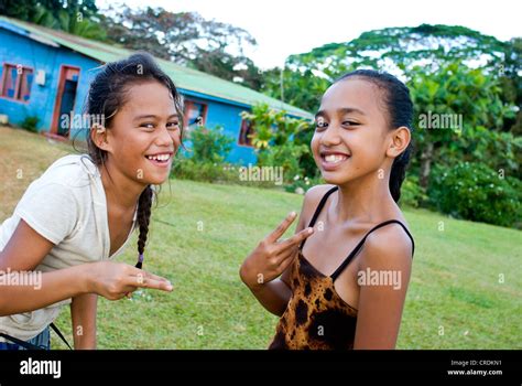 girls on Atiu Cook Islands Stock Photo: 48858685 - Alamy