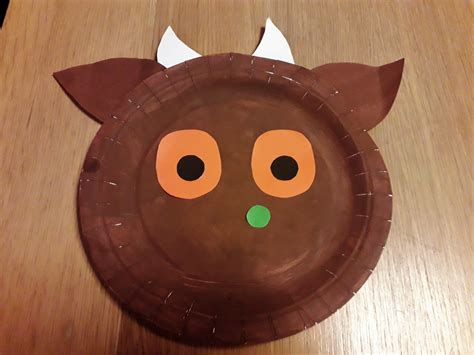 Paper plate Gruffalo - This Crafty Family - Crafts for kids.