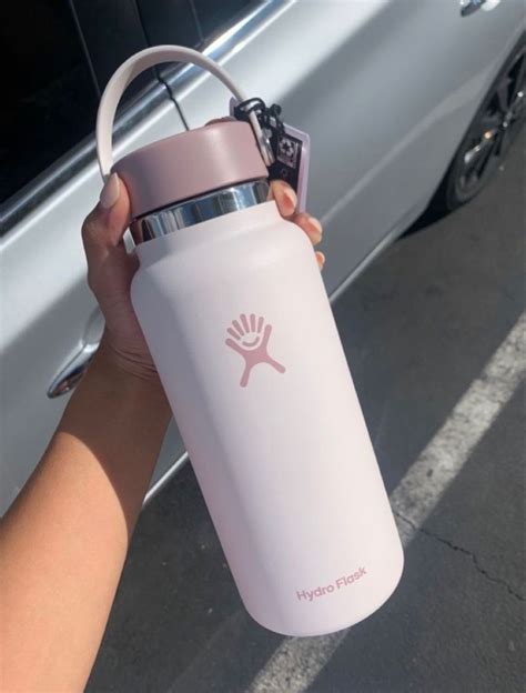 neutral aesthetic🤍 | Pink hydro flask, Trendy water bottles, Water bottle