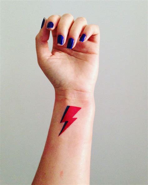 David Bowie tattoo | Tatuaje de bowie, Tatuaje de david bowie, Forma de ...