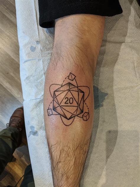 [OC] My newest DnD tattoo, a D20 atom. Done by Skot Olsen at Direwolf Tattoos in Portland ...