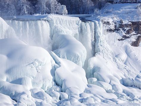 15 majestic photos of frozen Niagara Falls that will make you want to visit | Business Insider