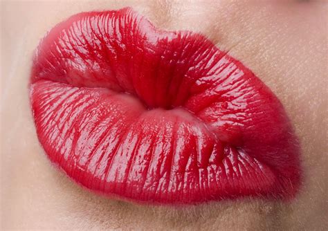 Pinned by Cindy Vermeulen | Lip beauty, Glossy lips, Red lips