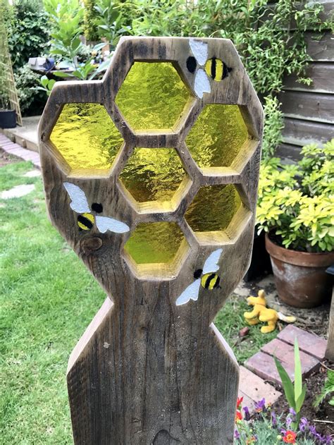 Bee and honeycomb garden sculpture | Etsy | Glass garden art, Yard sculptures, Modern sculpture