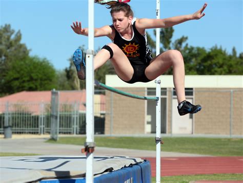 Indian boys, Aztec girls track teams win DVL dual meet | USA TODAY High School Sports