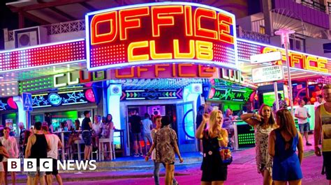 Magaluf: Partying Brits force strip to close - BBC News