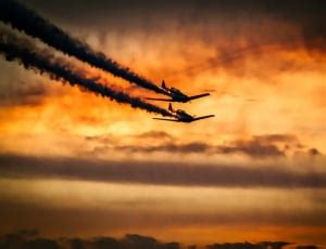 silhouette of girl playing plane free image | Peakpx