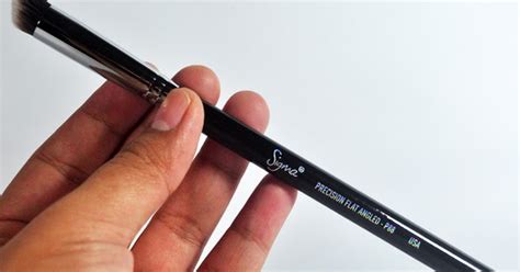 Random Beauty by Hollie: REVIEW: Sigma P88 Precision Flat Angled Brush