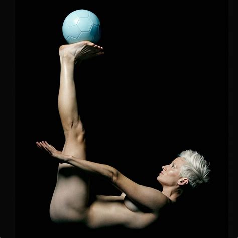 Soccer star Megan Rapinoe undresses for The Mag - ESPN The Magazine Body Issue