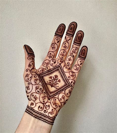 The Art of Henna in Muslim Cultures