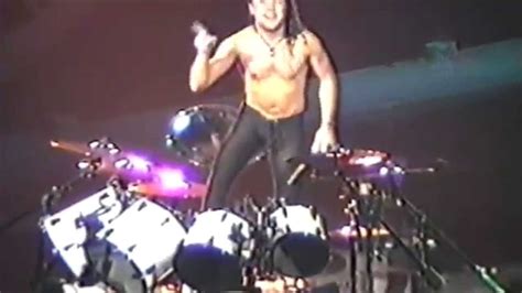 Metallica - Lars Ulrich - Drum Solo - Jackson, MS, USA - 1992 - YouTube