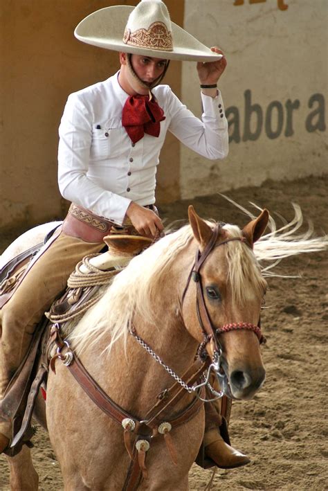 El Lienzo Tlaxcalteca | Ropa mexicana, Charreria mexicana, Traje de mariachi