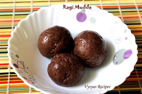 Vysya's Delicious recipes: Easy Ragi Mudde - Ragi Sangati - Soft Ragi Kali