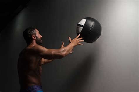 Top 5 Workouts You Can Do Using Wall Balls - Juke Performance